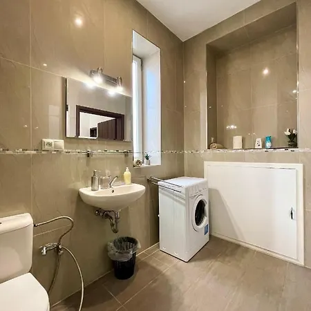 Prostorny V Centru Piestan Apartment *